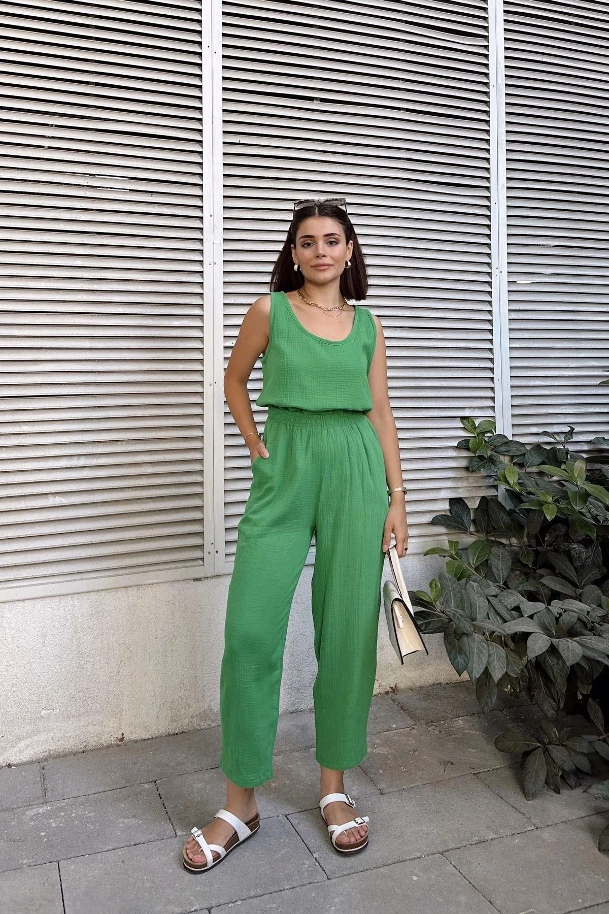 Yeşil İthal Müslin Kumaş, Beli Lastikli,Cepli Rahat Kalıp Pantolon - Tesettüre Uygun