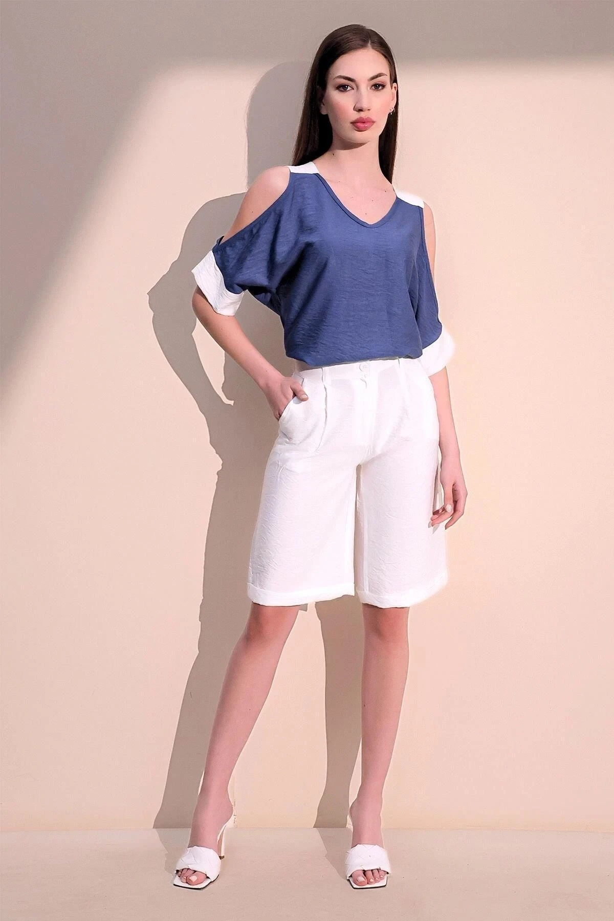 Kadın Ekru & Beyaz Kaliteli Cepli Duble Paça Keten Bermuda Şort