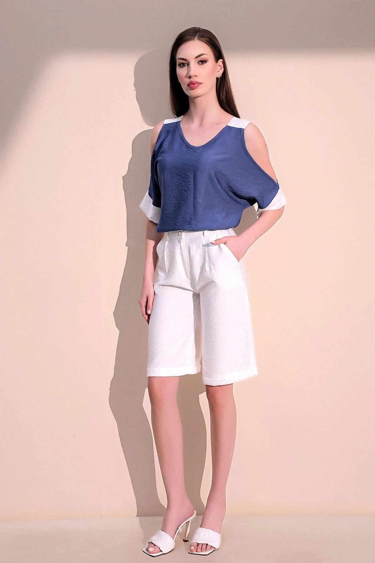 Kadın Ekru & Beyaz Kaliteli Cepli Duble Paça Keten Bermuda Şort