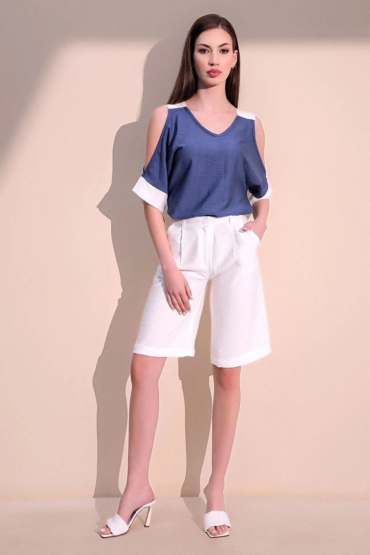 Kadın Ekru & Beyaz Kaliteli Cepli Duble Paça Keten Bermuda Şort