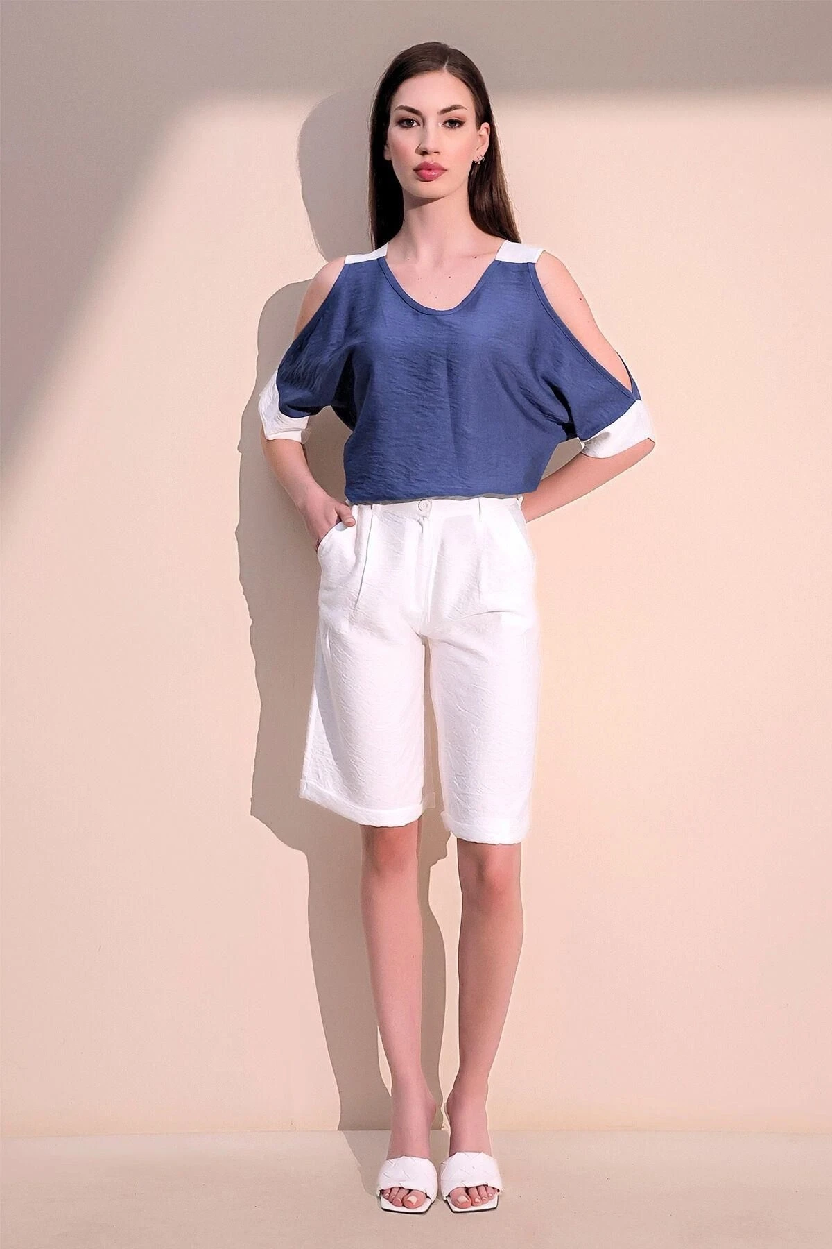 Kadın Ekru & Beyaz Kaliteli Cepli Duble Paça Keten Bermuda Şort