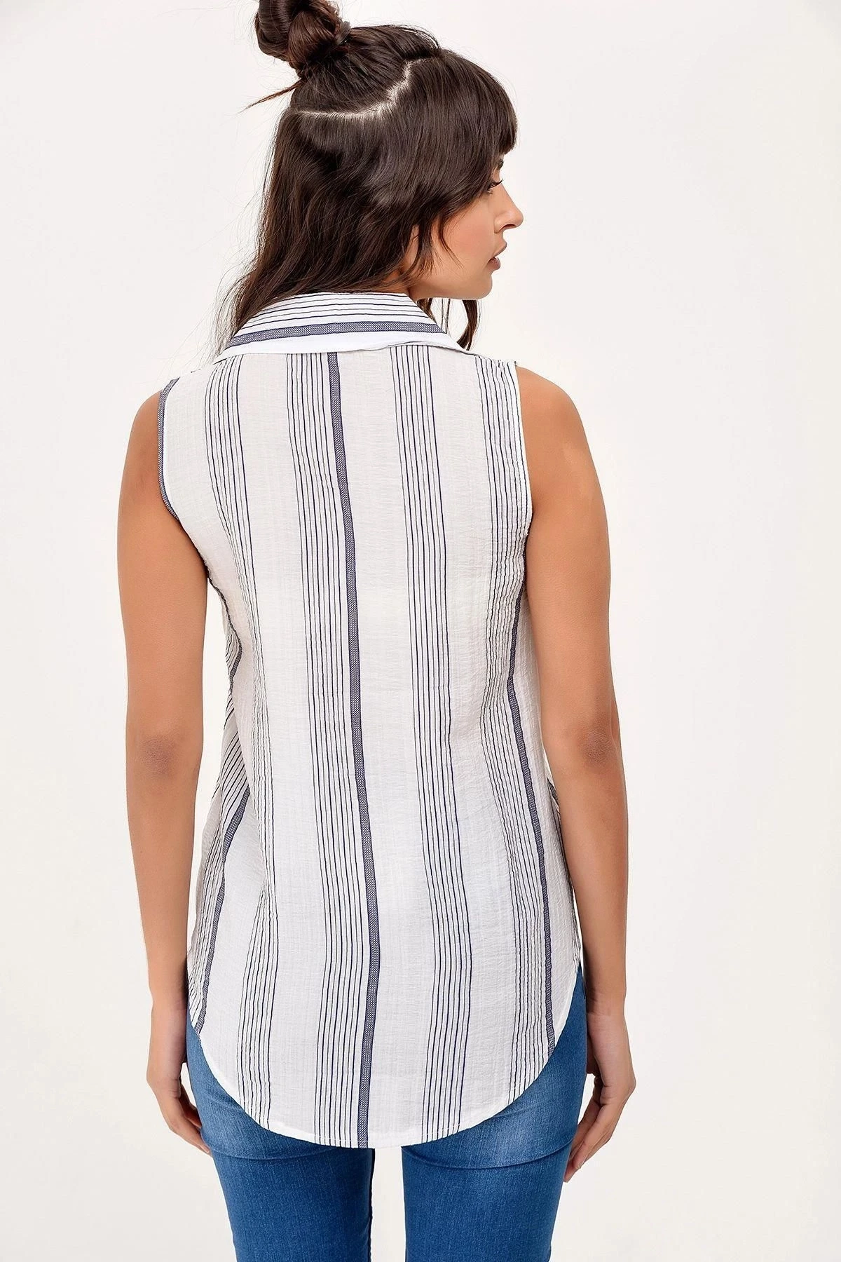 Kadın Ekru Çizgili Regular Kesim Sıfır Kol Standart Boy Polo Yaka Bluz
