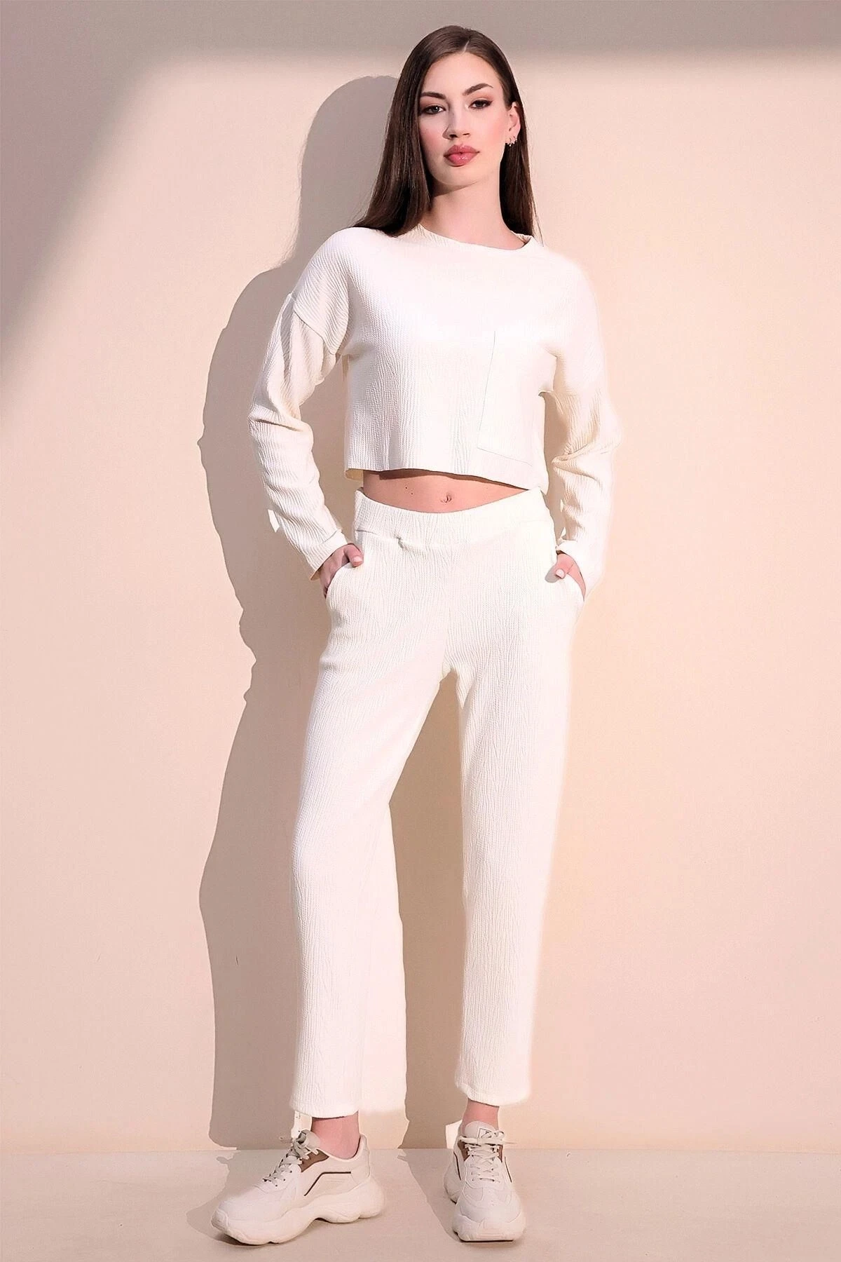 Kadın Ekru Modern Tarz Yumuşak Dokulu Beli Lastikli Cepli Pantolon