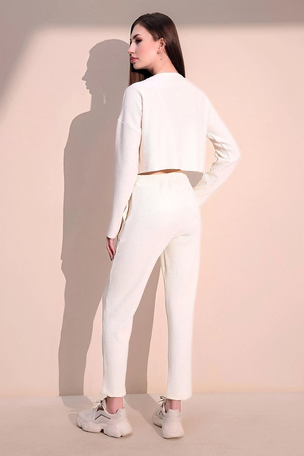 Kadın Ekru Modern Tarz Yumuşak Dokulu Beli Lastikli Cepli Pantolon
