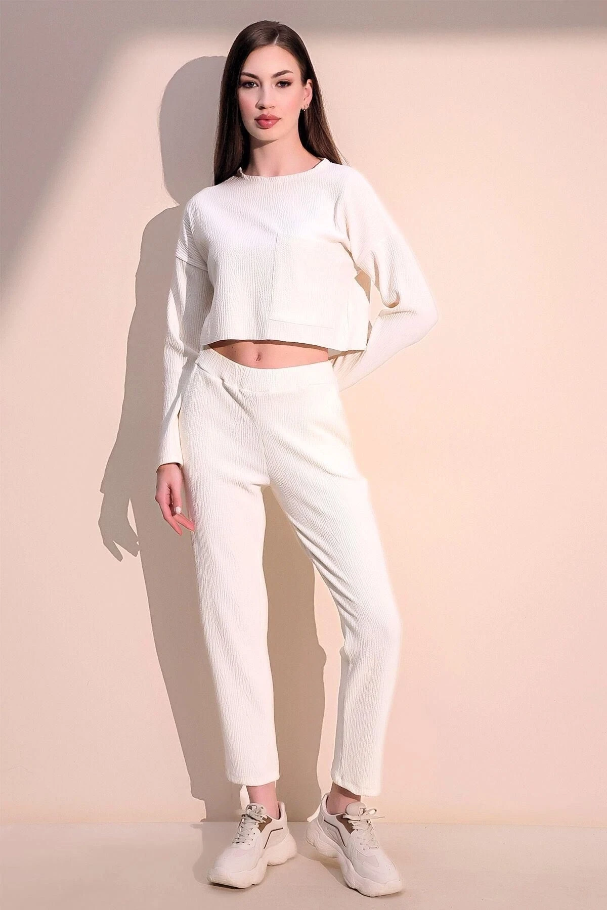 Kadın Ekru Modern Tarz Yumuşak Dokulu Beli Lastikli Cepli Pantolon