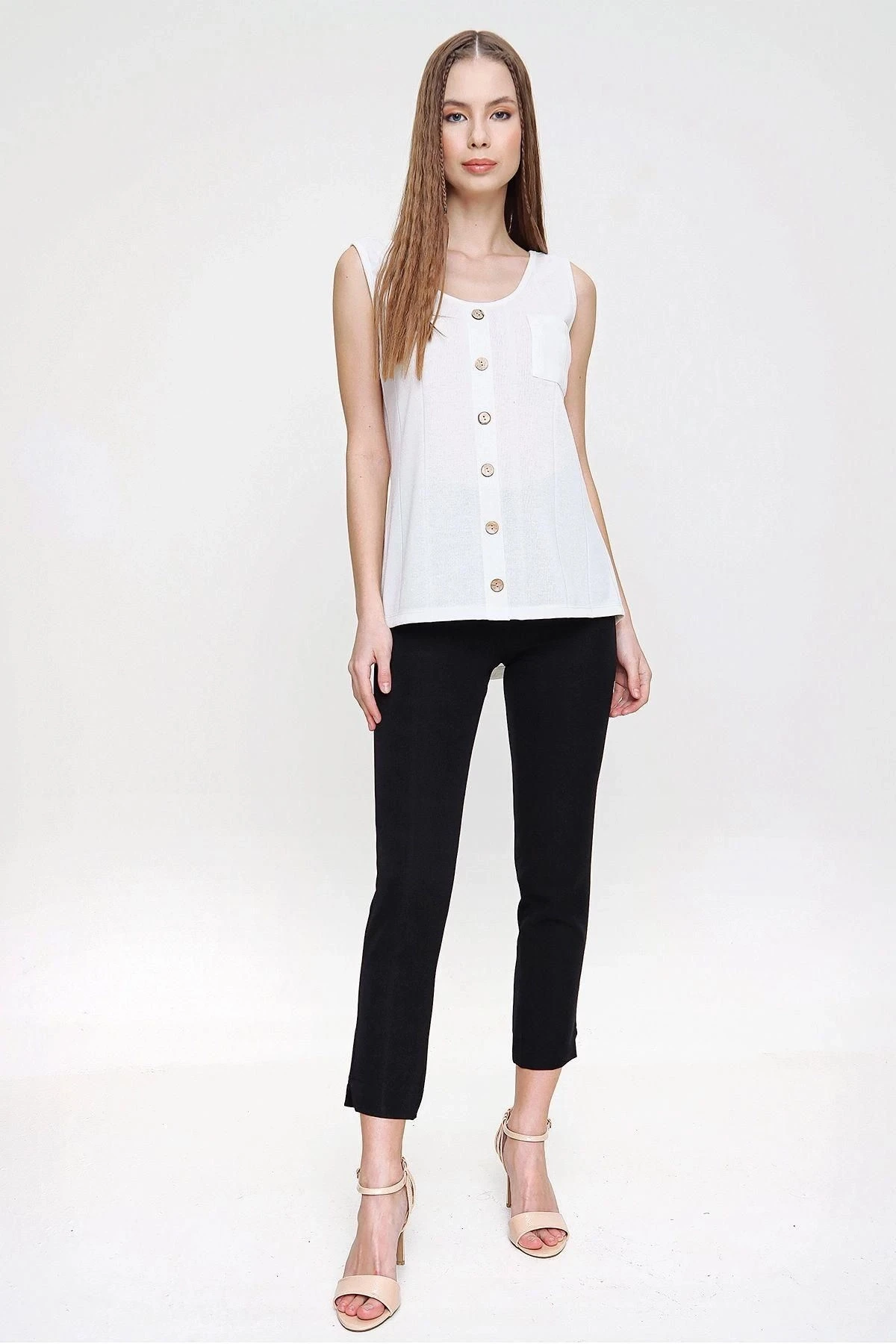 Kadın Ekru Sıfır Kol detaylı Regular Kesim Standart Boy Askılı Düğmeli İnce Örme Triko Bluz