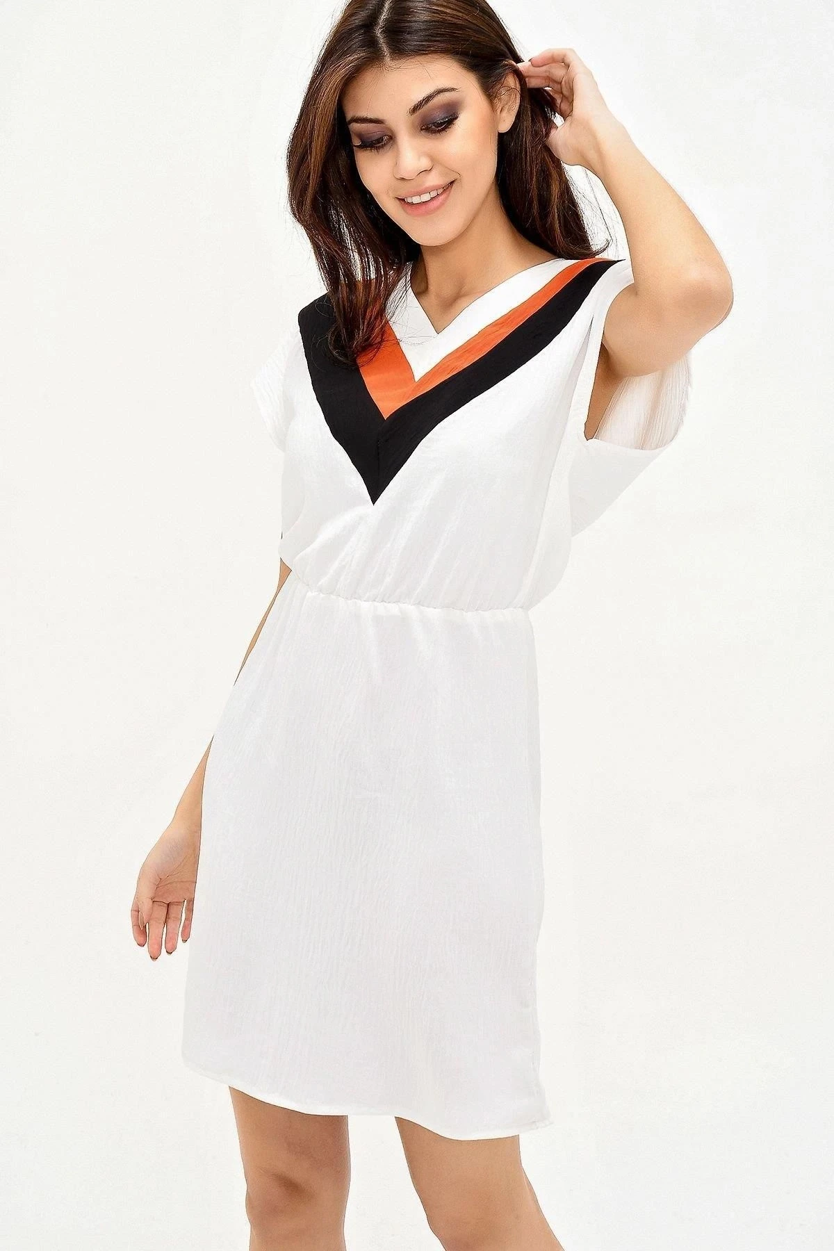 Kadın Ekru V Yaka Bloklu Kısa Kollu Dizüstü Aerobin Elbise Kısa Kol Beli Lastik Detaylı Elbise