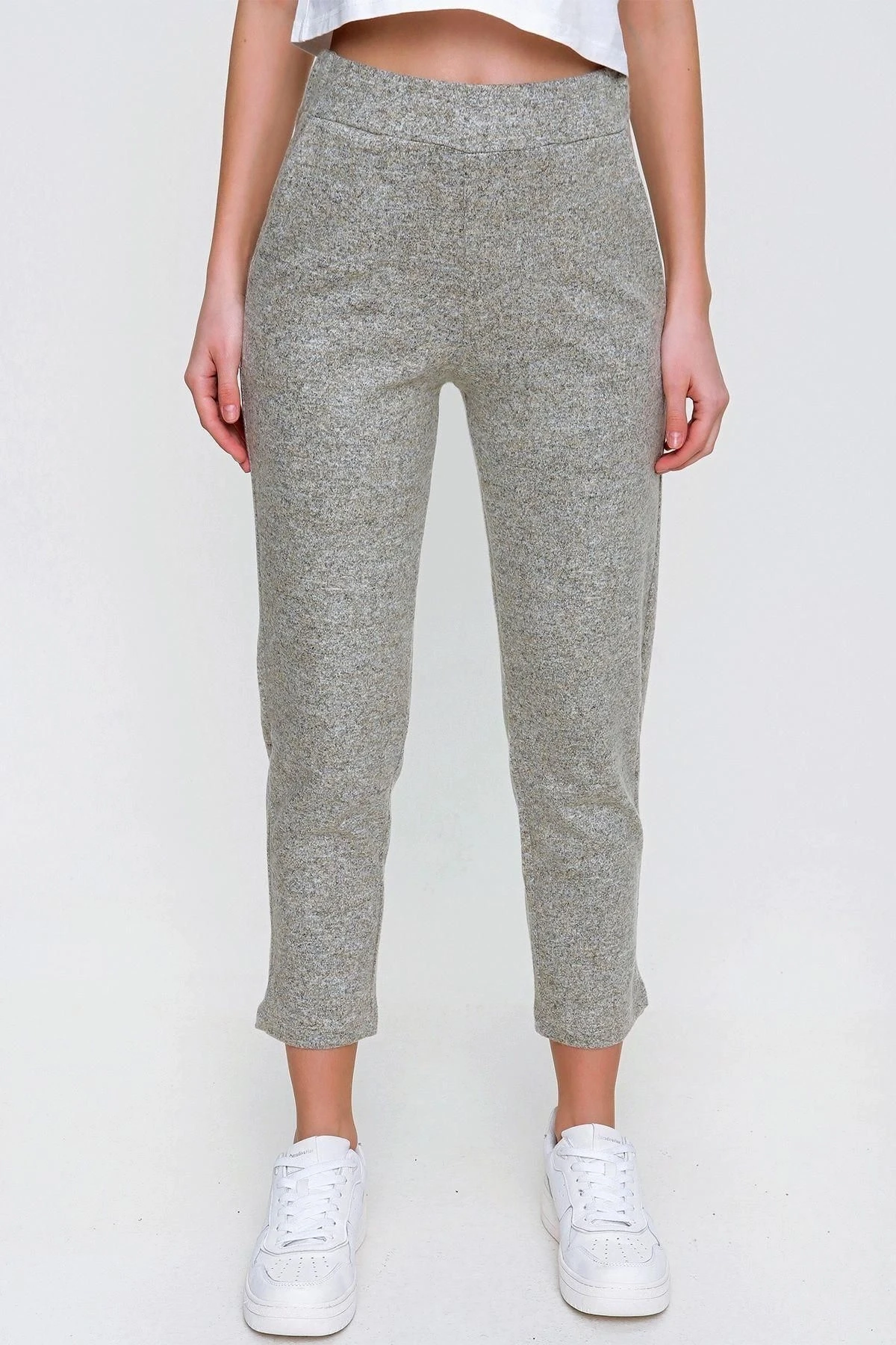 Kadın Gri Beli Lastikli Cepli Yumuşak Dokulu Salaş Eşofman Altı - Düz Kesim ve Giy Çık