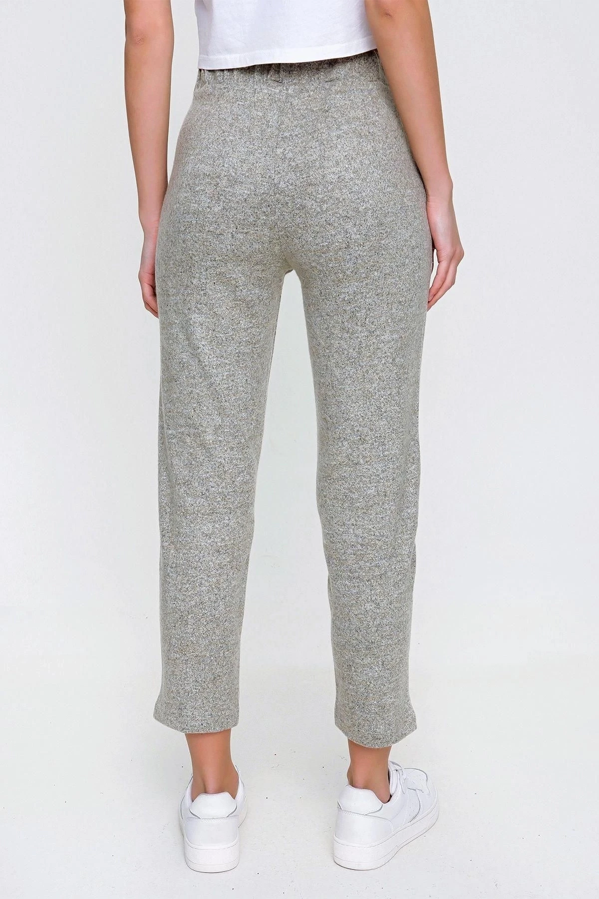 Kadın Gri Beli Lastikli Cepli Yumuşak Dokulu Salaş Eşofman Altı - Düz Kesim ve Giy Çık