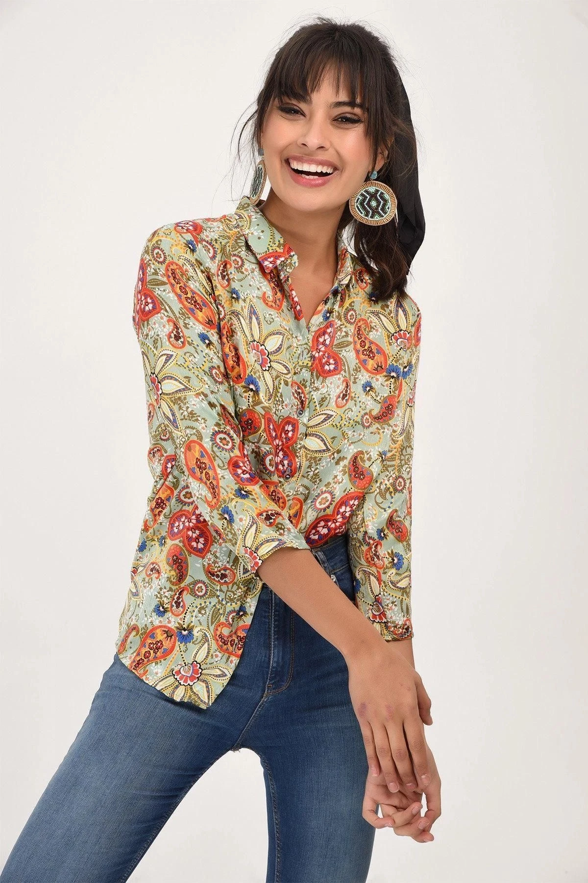 Kadın Haki Klasik Yaka Uzun Kol Çok Renkli Çiçek Desenli Regular Kesim Standart Boy Gömlek