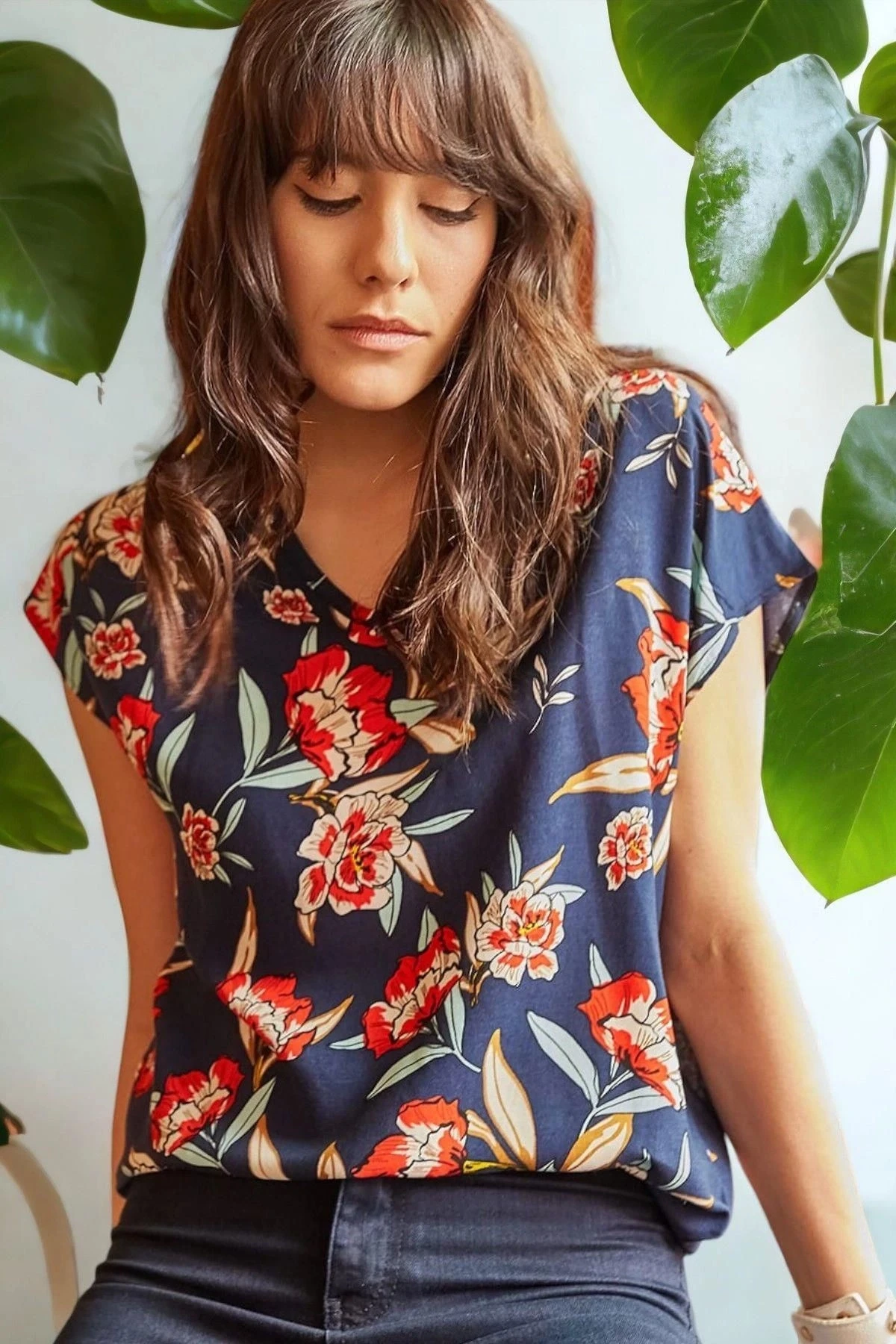 Kadın Lacivert Çiçek Desenli, Yarım Kol, Oversize Kesim Bluz (Standart Boy)