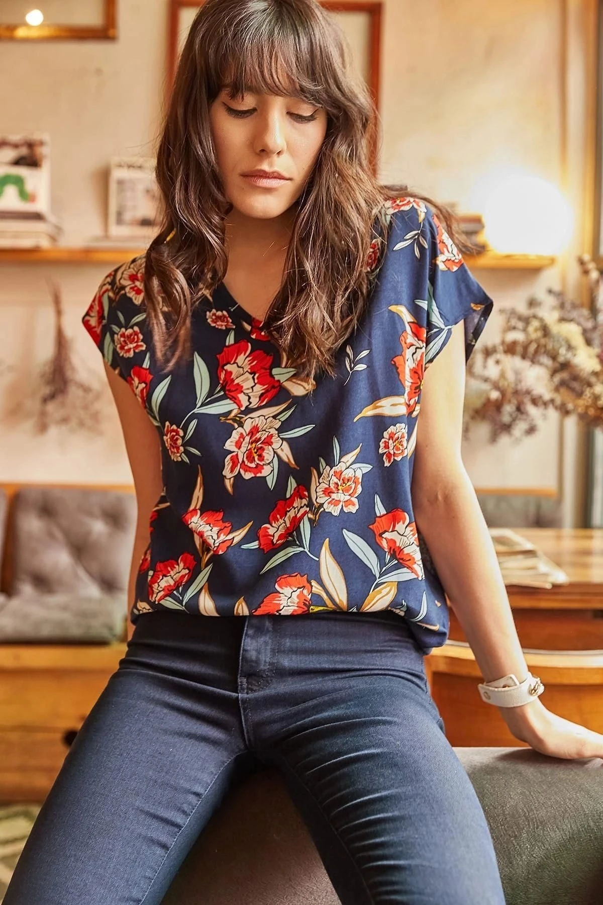 Kadın Lacivert Çiçek Desenli, Yarım Kol, Oversize Kesim Bluz (Standart Boy)