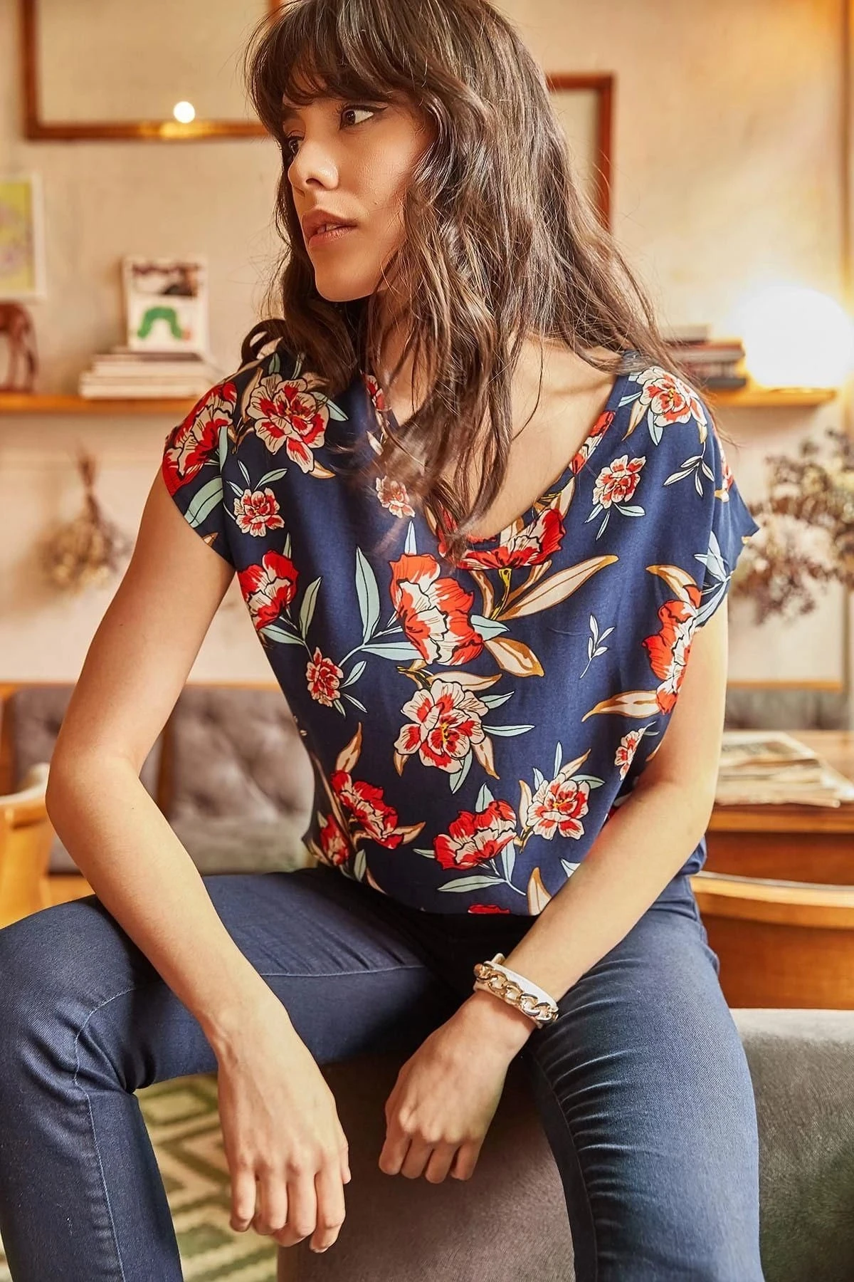 Kadın Lacivert Çiçek Desenli, Yarım Kol, Oversize Kesim Bluz (Standart Boy)