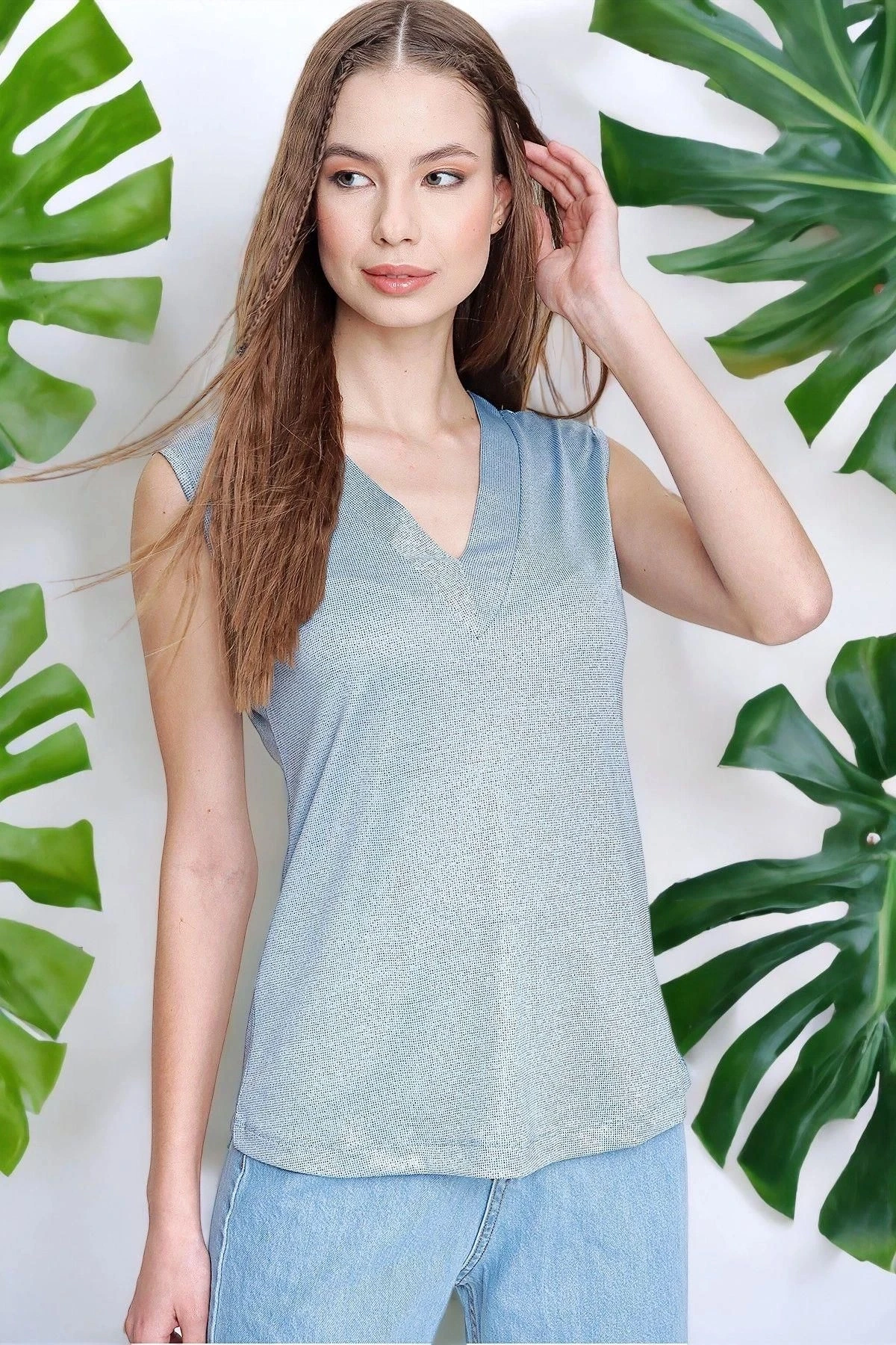 Kadın Mavi Yumuşak Dokulu Sıfır Kol V Yaka Bluz - Düz Kesim ve Giy Çık