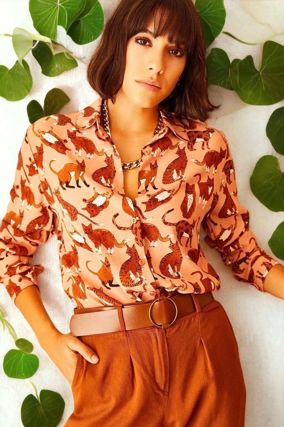 Kadın Pembe Çok Renkli Desenli Klasik Yaka Uzun Kol Gömlek (REGULAR KESİM, STANDART BOY)