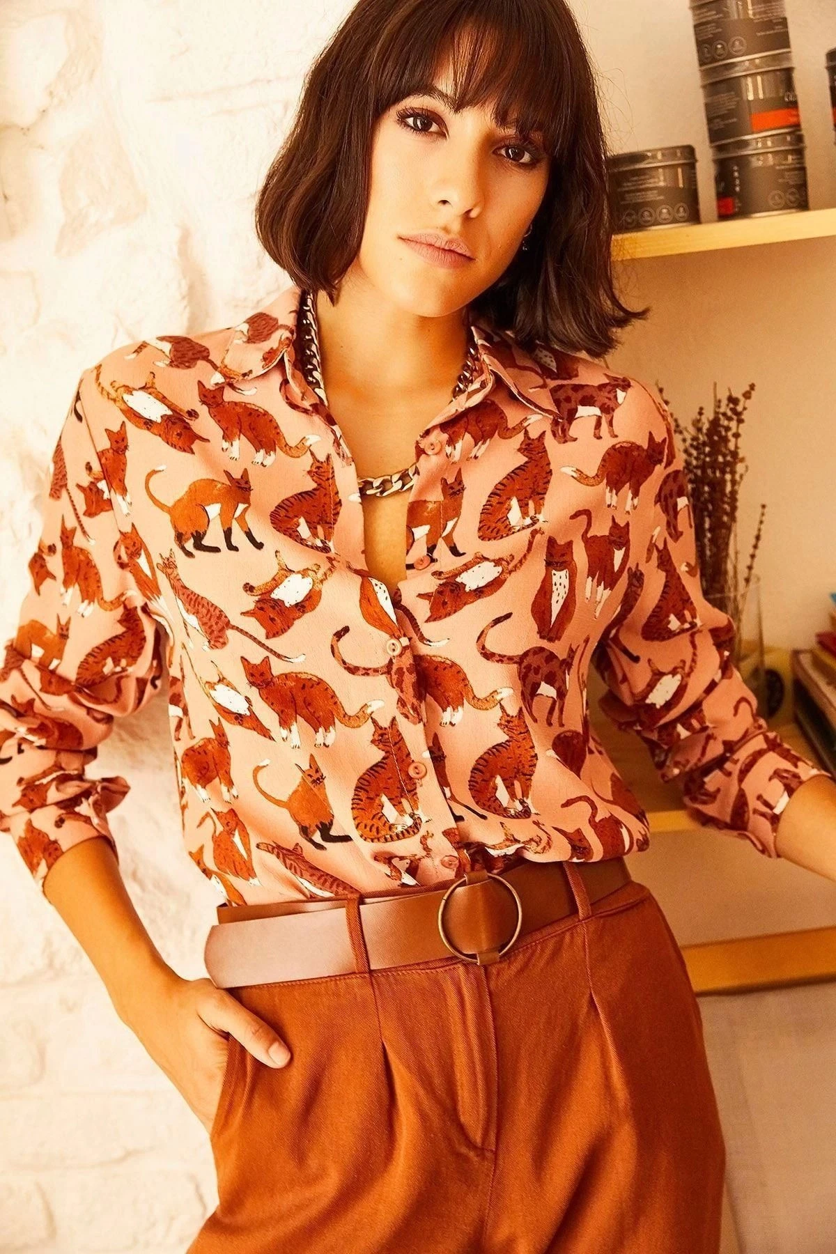 Kadın Pembe Çok Renkli Desenli Klasik Yaka Uzun Kol Gömlek (REGULAR KESİM, STANDART BOY)