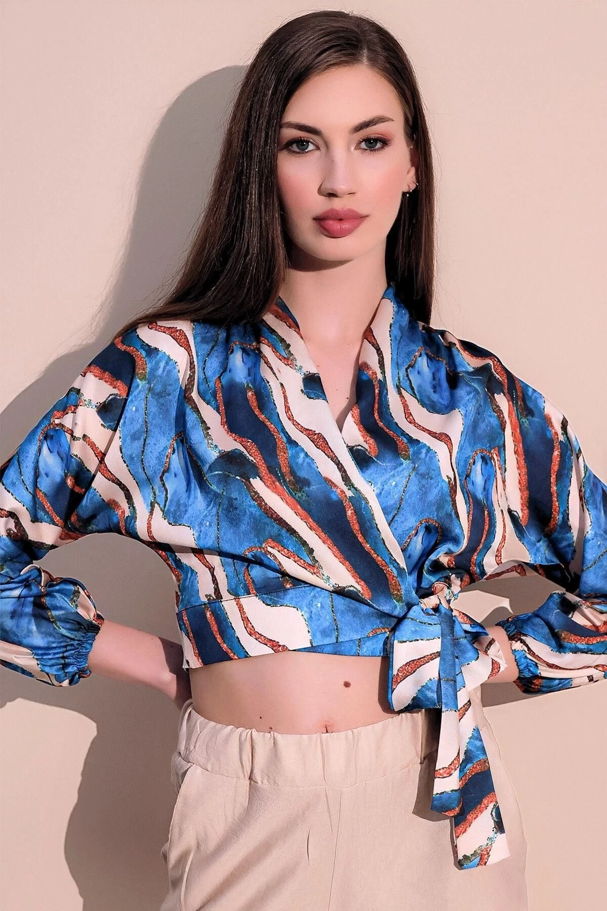 Kadın Saks Tasarım Stil Bağcıklı Saten Eteği bağlamalı Kruvaze Yaka Bluz