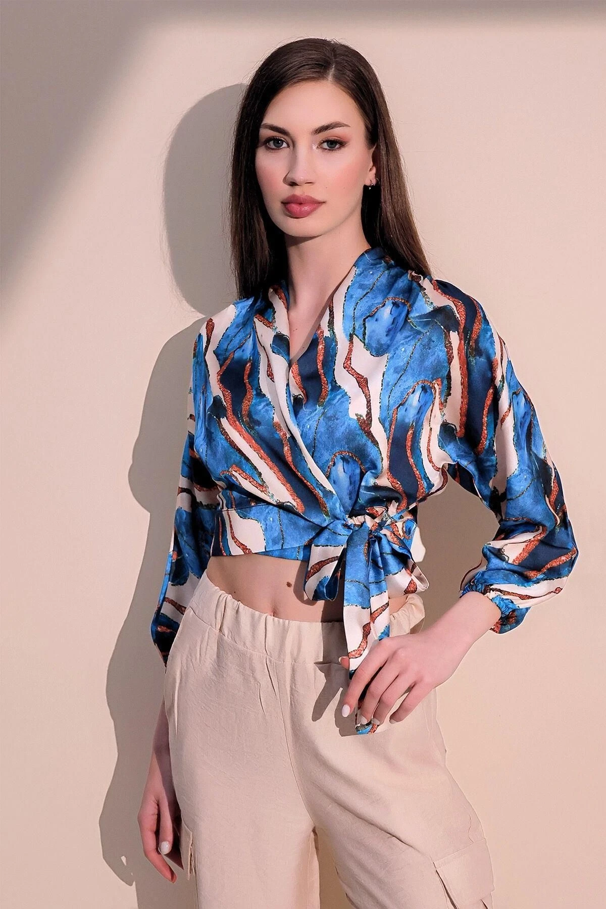 Kadın Saks Tasarım Stil Bağcıklı Saten Eteği bağlamalı Kruvaze Yaka Bluz