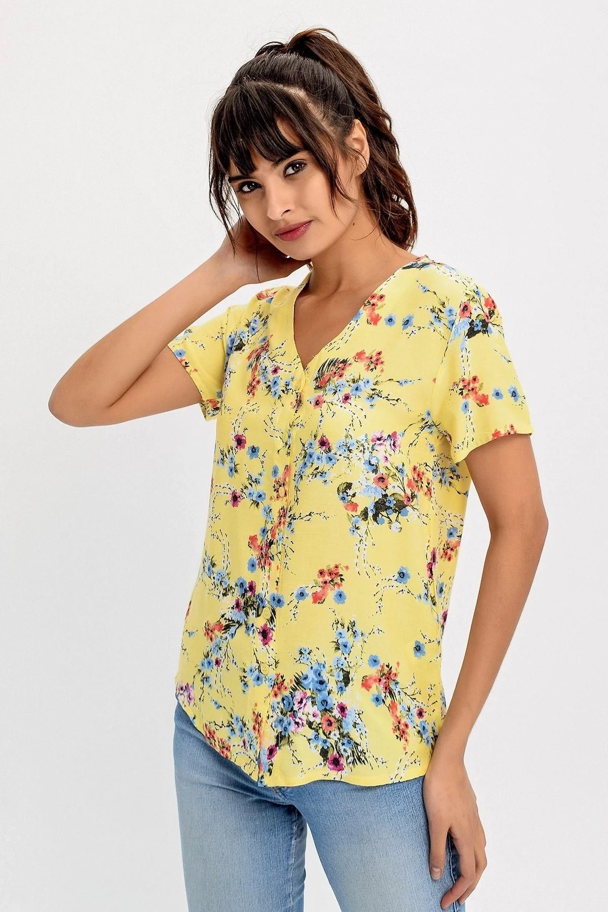Kadın Sarı Çiçek Desenli, Kısa Kol Gömlek (DÜZ KESİM, STANDART BOY)