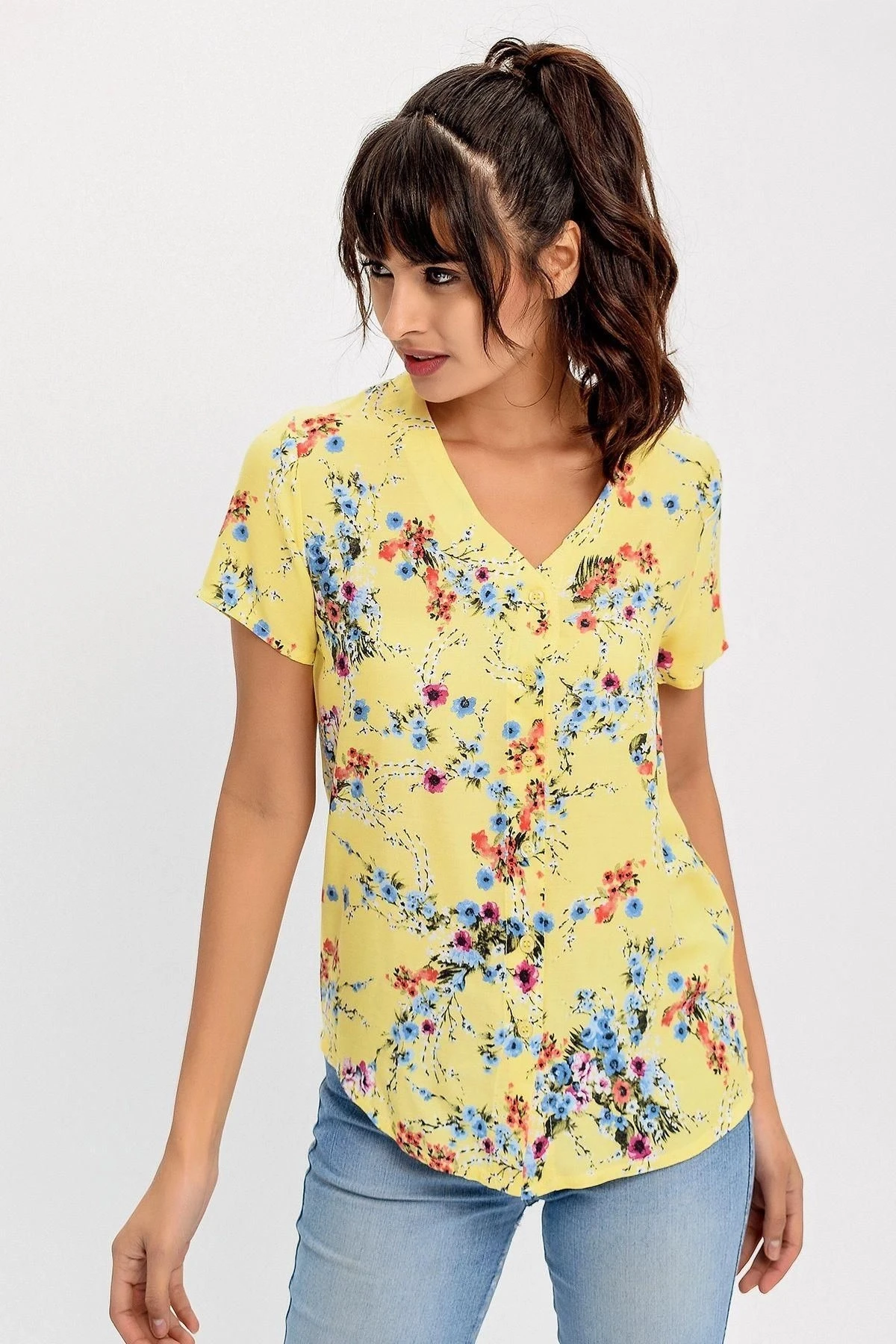 Kadın Sarı Çiçek Desenli, Kısa Kol Gömlek (DÜZ KESİM, STANDART BOY)