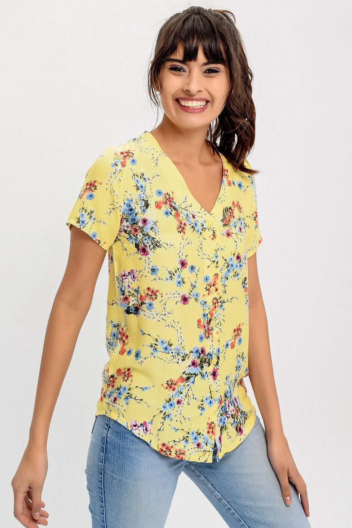 Kadın Sarı Çiçek Desenli, Kısa Kol Gömlek (DÜZ KESİM, STANDART BOY)
