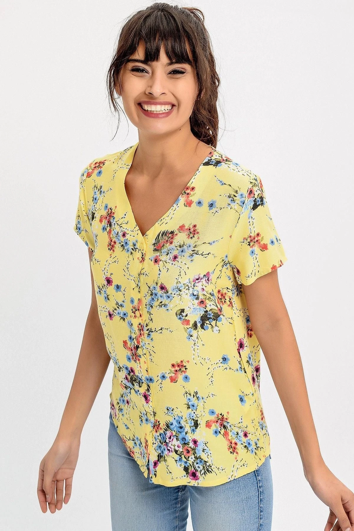 Kadın Sarı Çiçek Desenli, Kısa Kol Gömlek (DÜZ KESİM, STANDART BOY)