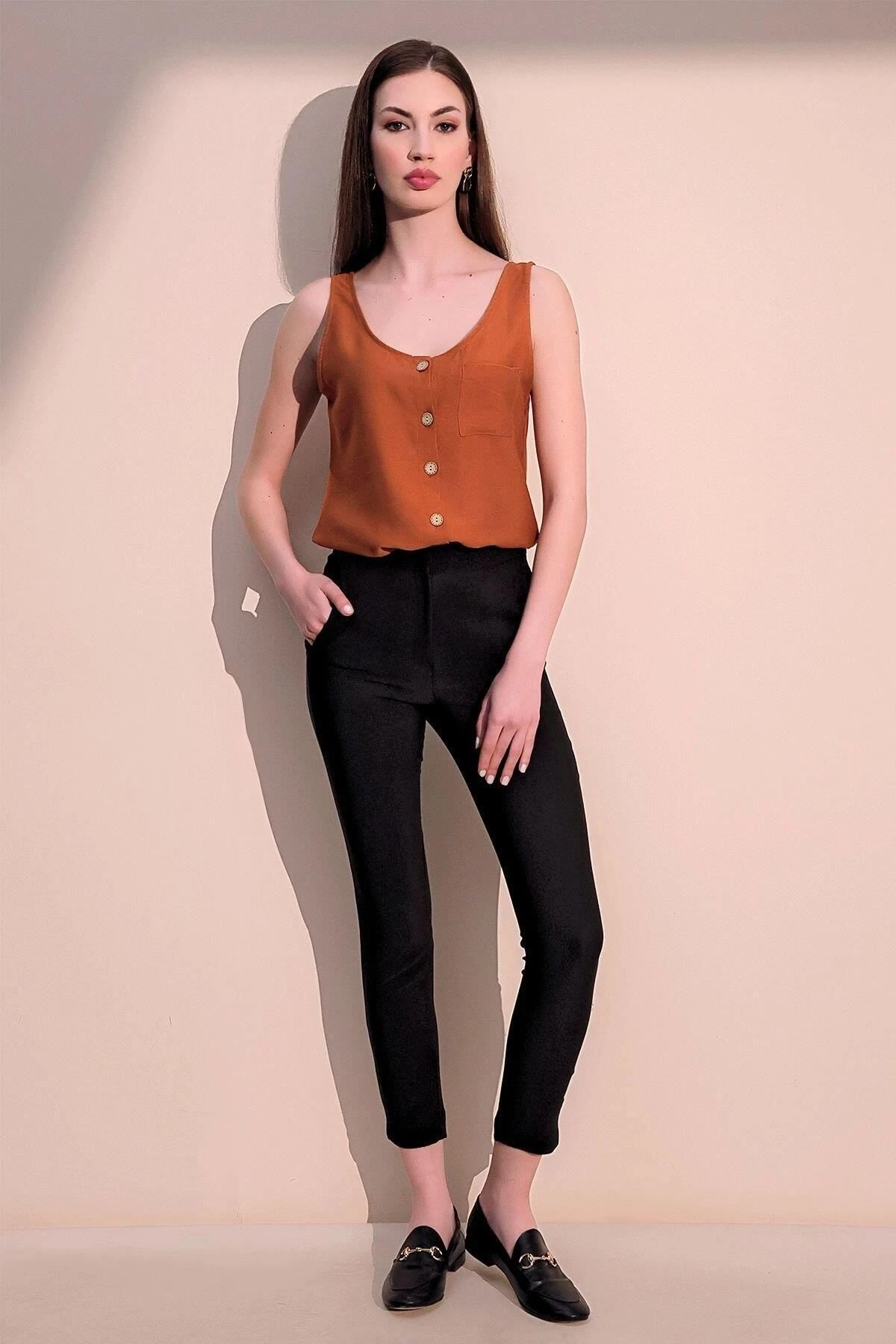 Kadın Siyah Beli Lastikli Şerit Detaylı Arka Ve Yan Cepli Kalem Pantolon