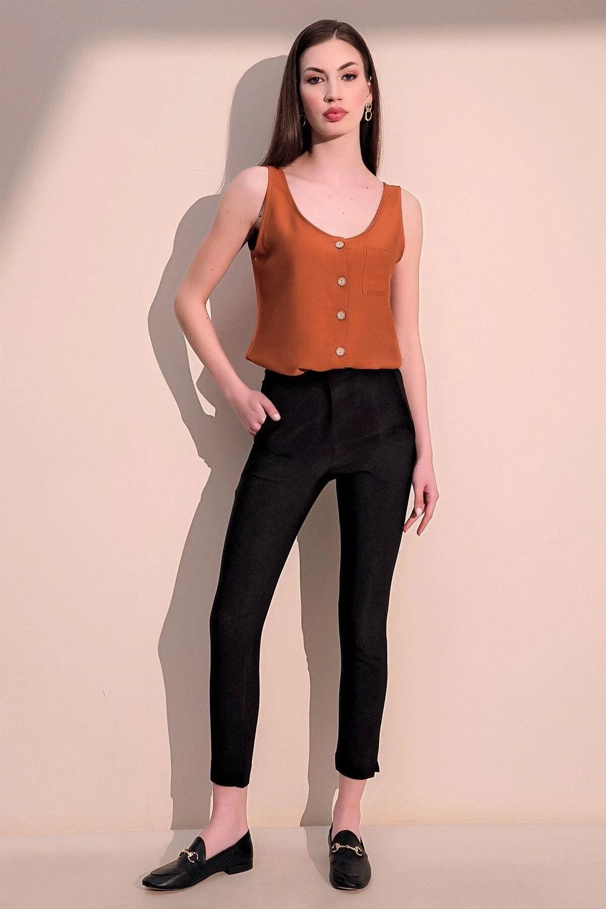 Kadın Siyah Beli Lastikli Şerit Detaylı Arka Ve Yan Cepli Kalem Pantolon