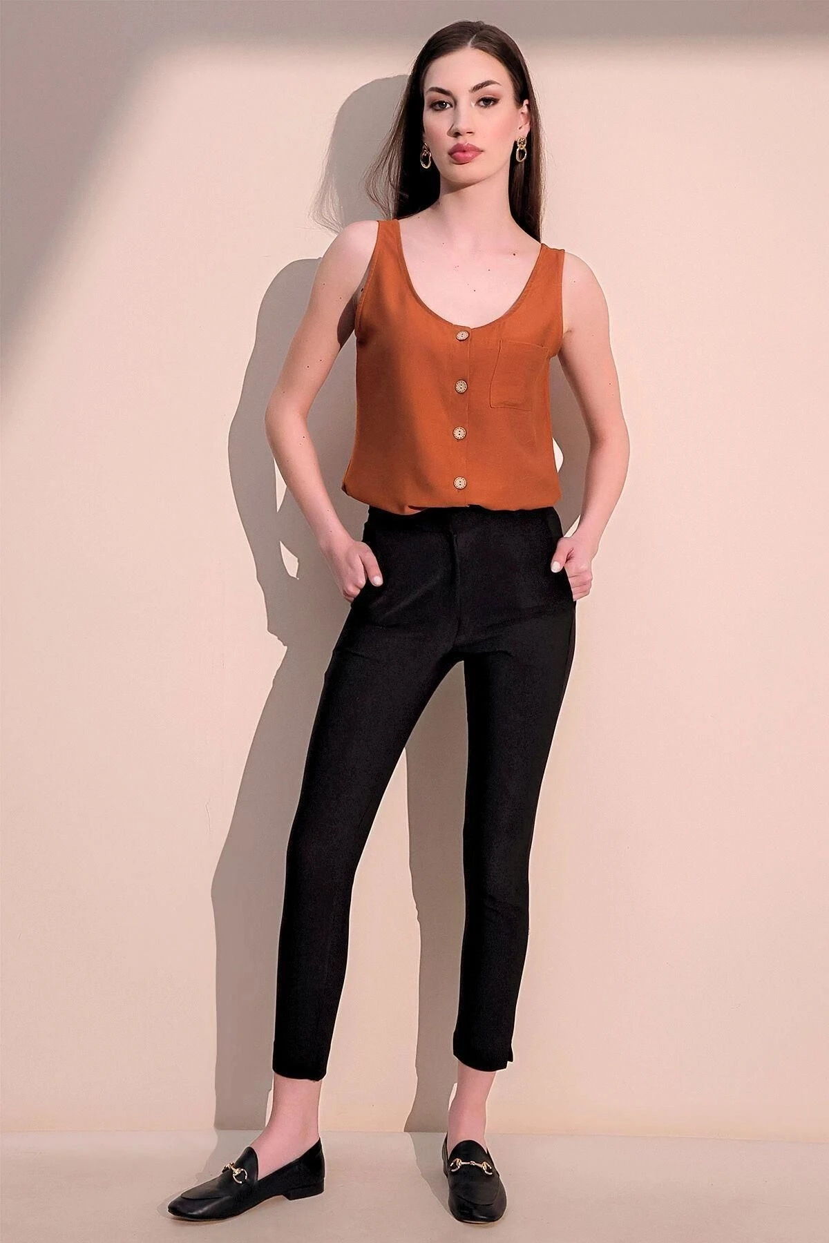 Kadın Siyah Beli Lastikli Şerit Detaylı Arka Ve Yan Cepli Kalem Pantolon