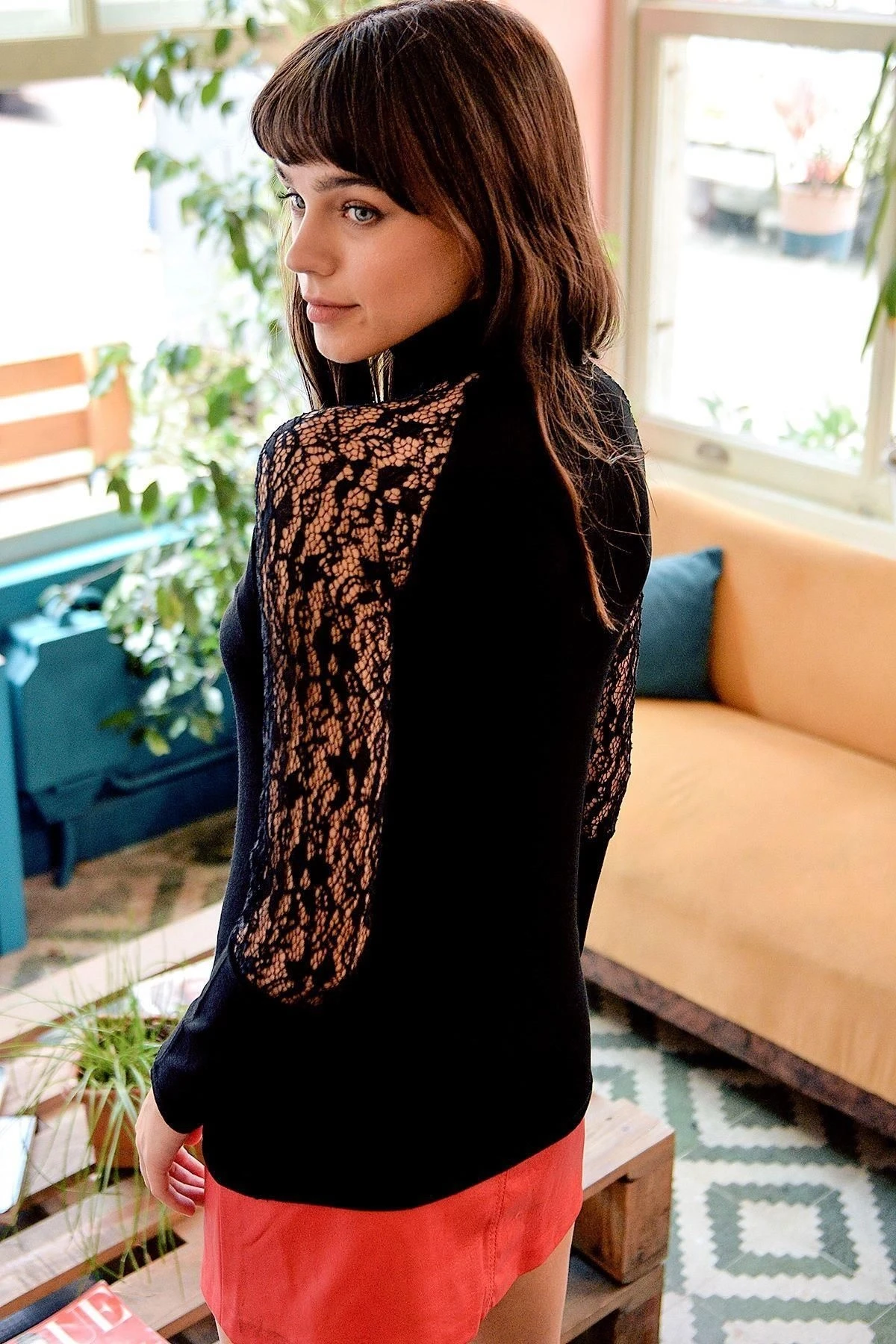 Kadın Siyah Dantel Detaylı Yumuşak Dokulu Uzun Kol Bluz, Düz Kesim