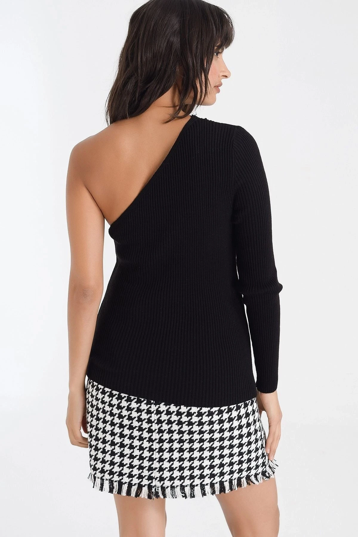Kadın Siyah Düğme Detaylı Kazayağı Desenli Mini Kısa Triko Body