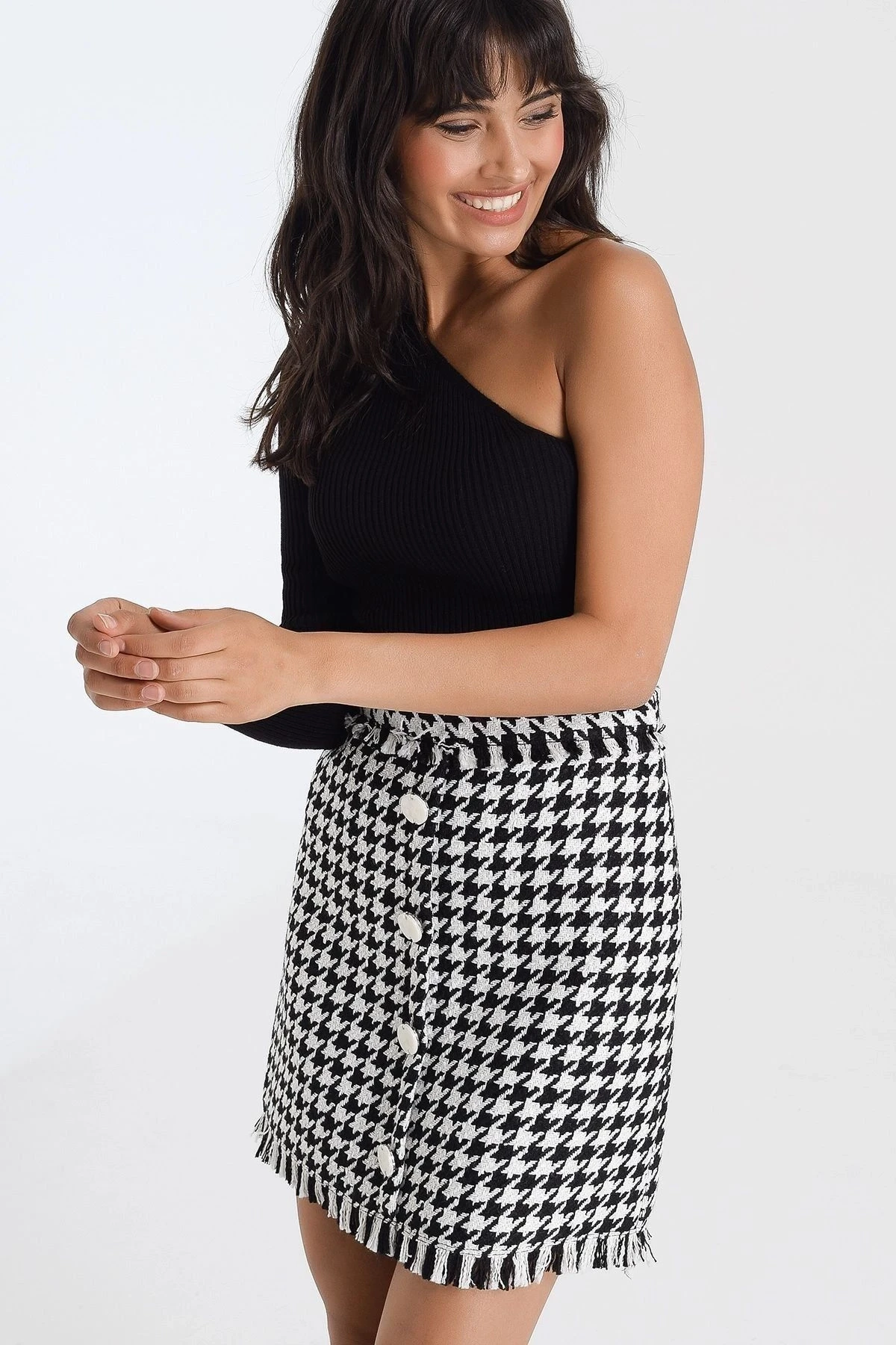 Kadın Siyah Düğme Detaylı Kazayağı Desenli Mini Kısa Triko Body