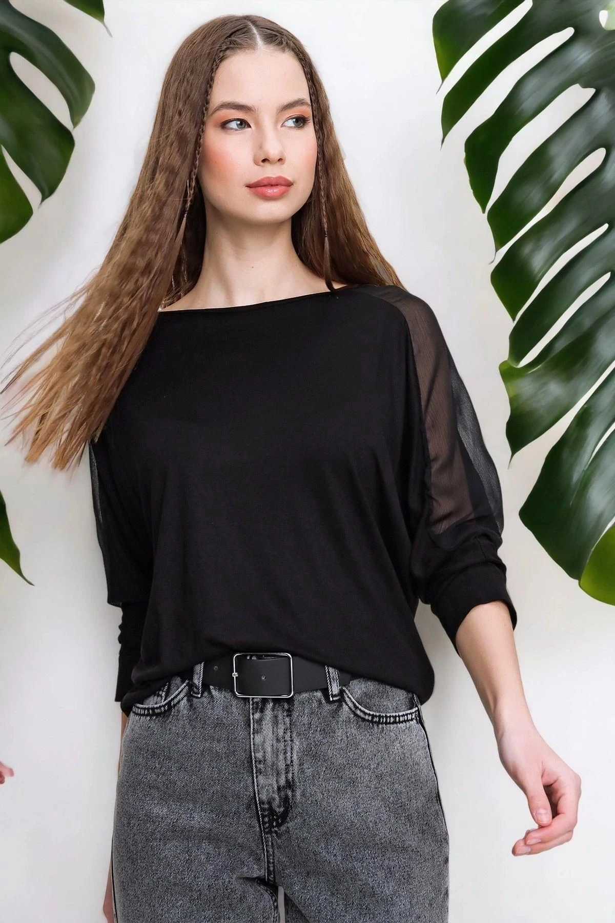 Kadın Siyah Garnili Tül Dantel Detaylı Uzun Kol Bluz (DÜZ KESİM, STANDART BOY)