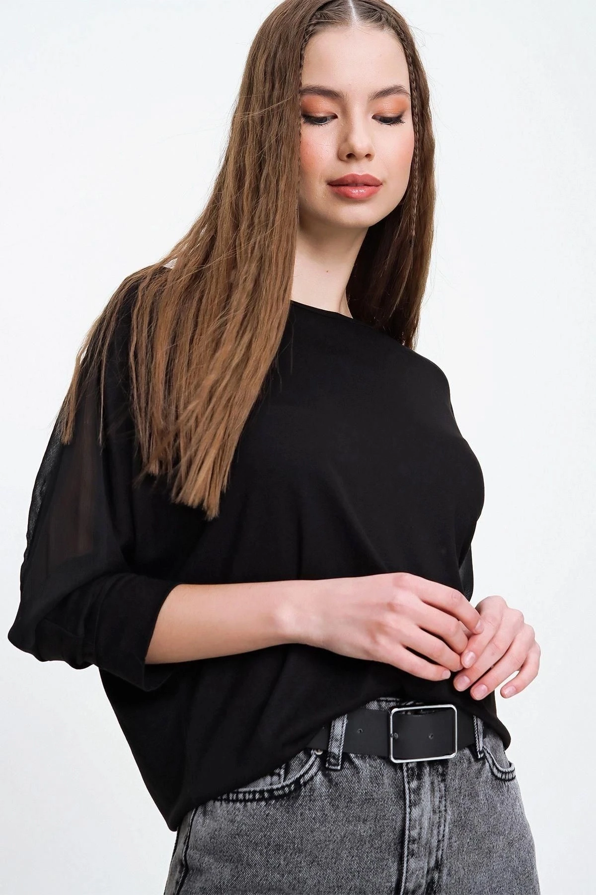 Kadın Siyah Garnili Tül Dantel Detaylı Uzun Kol Bluz (DÜZ KESİM, STANDART BOY)