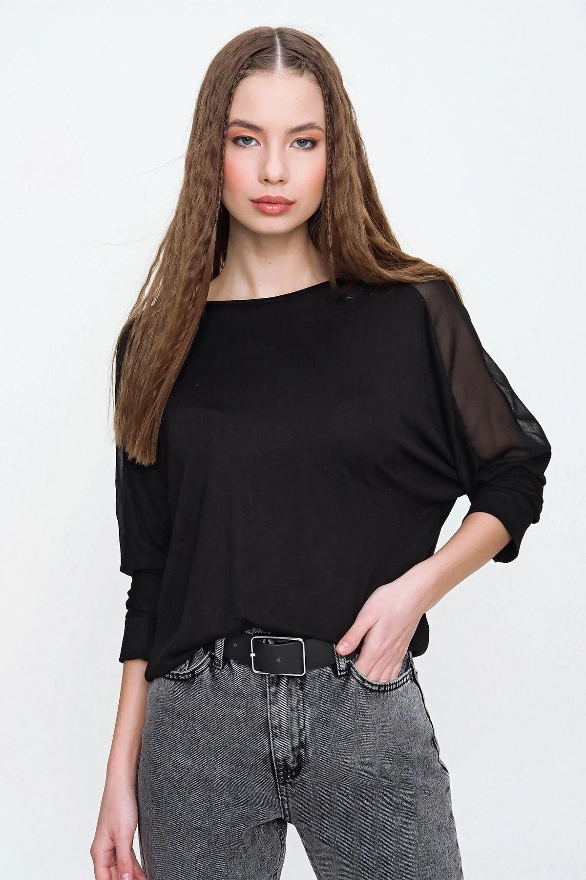 Kadın Siyah Garnili Tül Dantel Detaylı Uzun Kol Bluz (DÜZ KESİM, STANDART BOY)