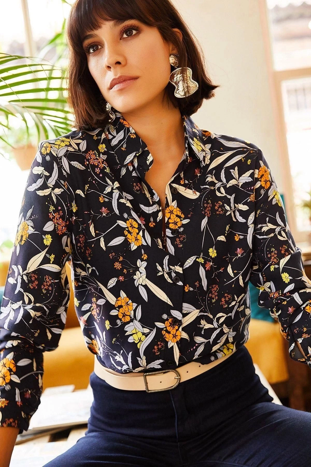 Kadın Siyah Klasik Yaka Çiçek Desenli Uzun Kol Gömlek, Regular Kesim, Standart Boy