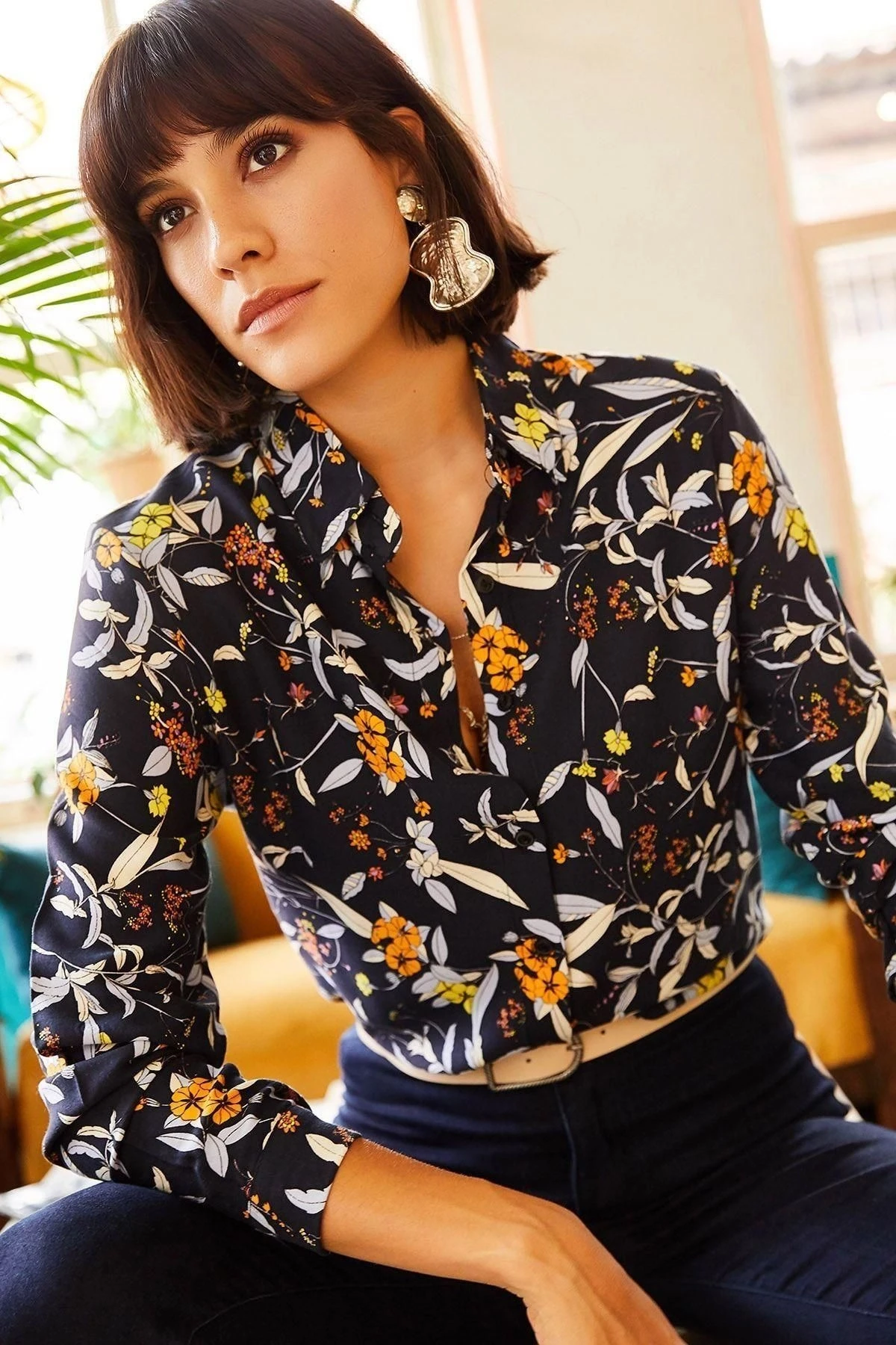 Kadın Siyah Klasik Yaka Çiçek Desenli Uzun Kol Gömlek, Regular Kesim, Standart Boy