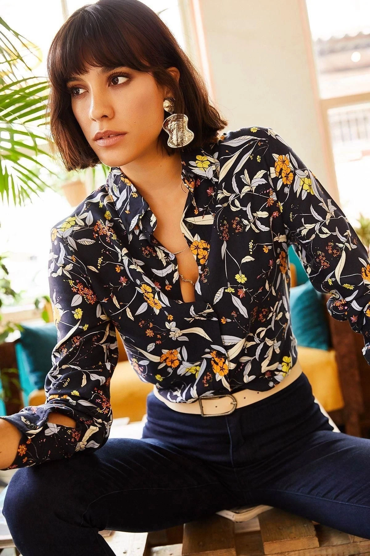 Kadın Siyah Klasik Yaka Çiçek Desenli Uzun Kol Gömlek, Regular Kesim, Standart Boy