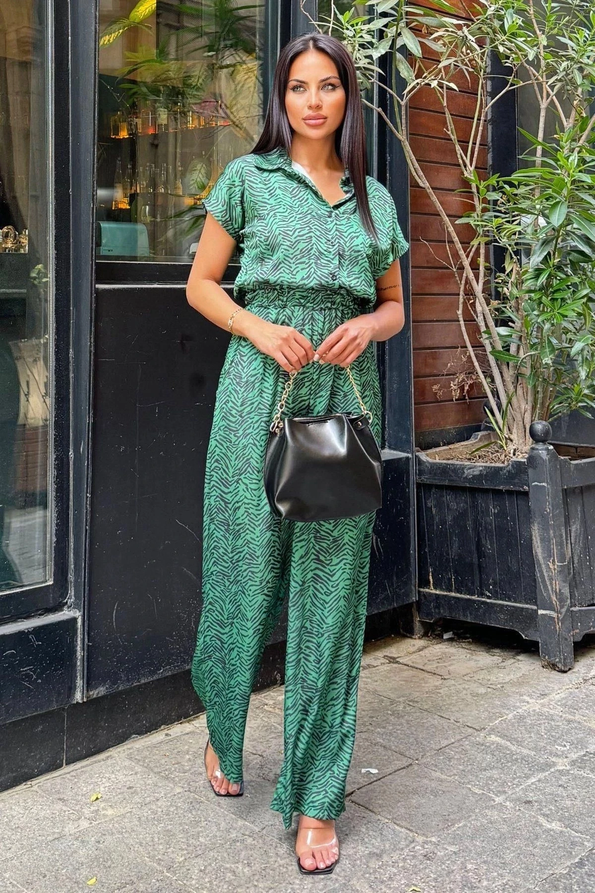 Kadın Yeşil Desenli, Yarım Kol Ve Yarım Patlı Gömlek Yaka, Beli Lastikli, Salaş Uzun Saten Tulum