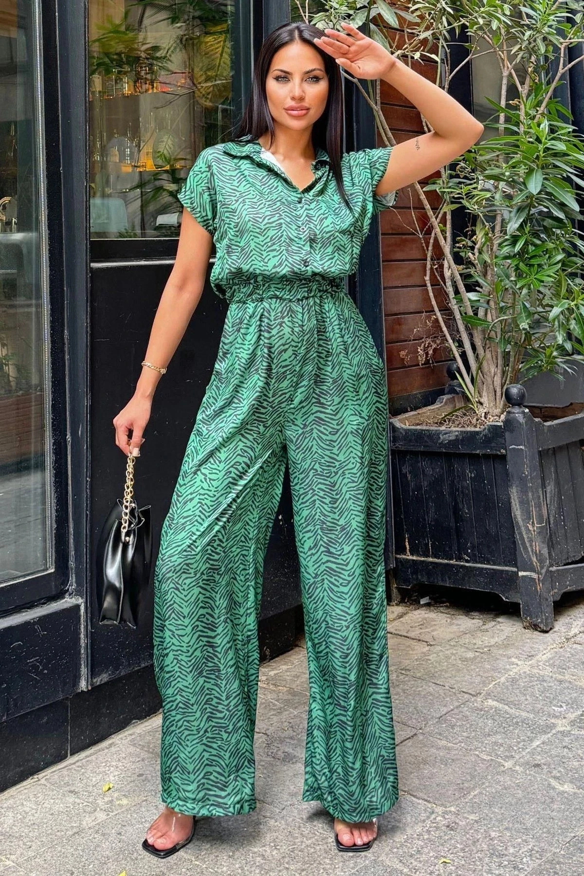 Kadın Yeşil Desenli, Yarım Kol Ve Yarım Patlı Gömlek Yaka, Beli Lastikli, Salaş Uzun Saten Tulum