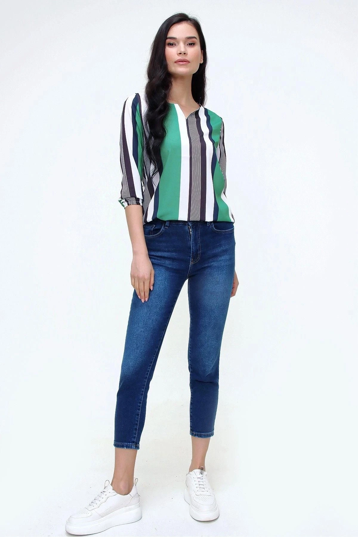 Kadın Yeşil & Lacivert Yakası Yırtmaçlı Krep Bluz Truvakar Kol Çizgili ve Giy Çık - Tesettüre Uygun