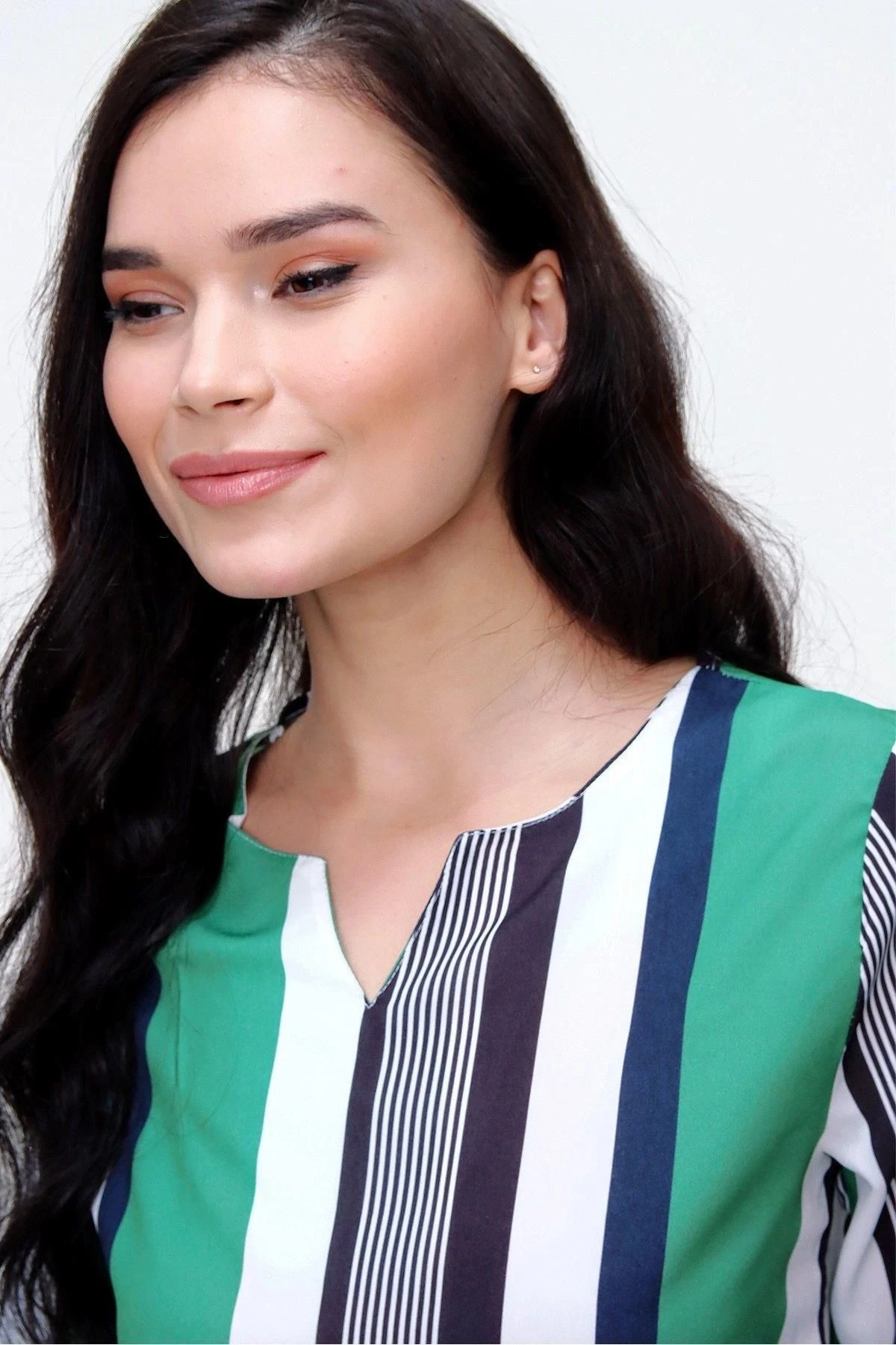 Kadın Yeşil & Lacivert Yakası Yırtmaçlı Krep Bluz Truvakar Kol Çizgili ve Giy Çık - Tesettüre Uygun