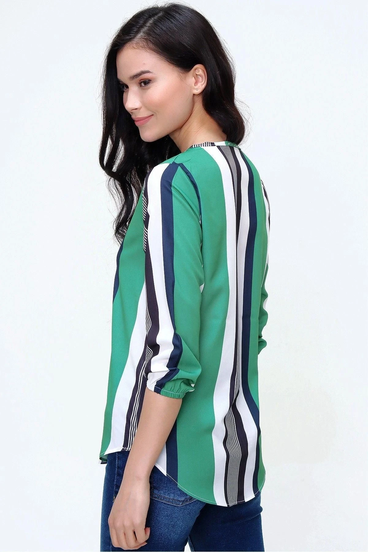 Kadın Yeşil & Lacivert Yakası Yırtmaçlı Krep Bluz Truvakar Kol Çizgili ve Giy Çık - Tesettüre Uygun
