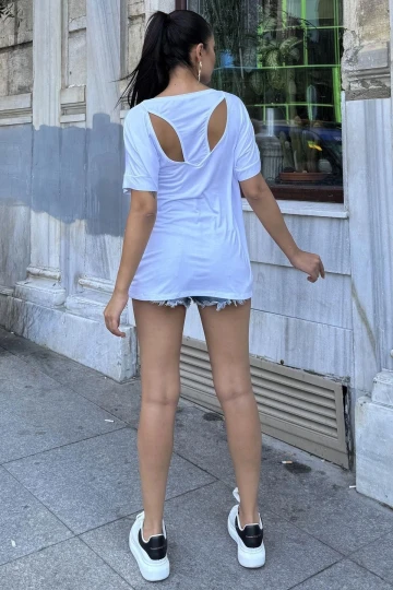 Kadın Beyaz Geniş Yaka, Kısa Kollu, Sırtı Dekolteli, Dökümlü Kumaş, Salaş Bluz