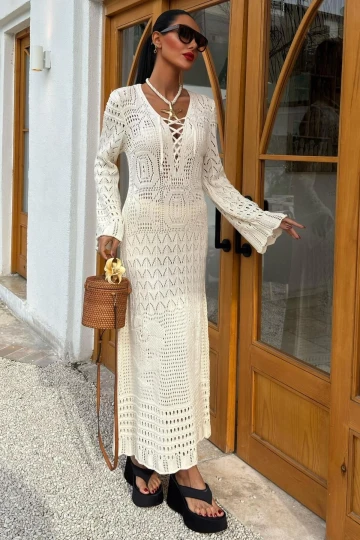 Kadın Ekru Akrilik Ajurlu Uzun V Yaka Elbise