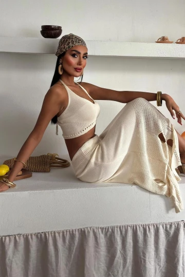 Kadın Ekru Kolsuz Triko Boyundan Bağlamalı Takım