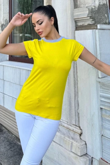 Kadın Sarı Omuz Ve Yaka Detaylı, Renk Bloklu Garnili Kısa Kol T-Shirt Bluz