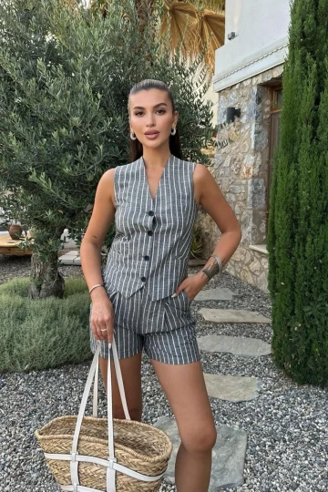 Kadın Siyah Çizgili Kısa V Yaka İkili Takım