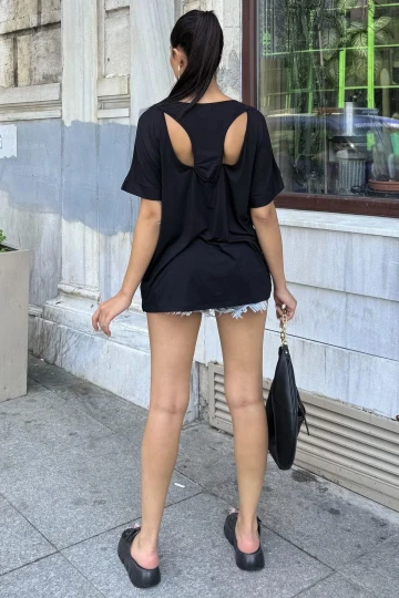 Kadın Siyah Geniş Yaka, Kısa Kollu, Sırtı Dekolteli, Dökümlü Kumaş, Salaş Bluz