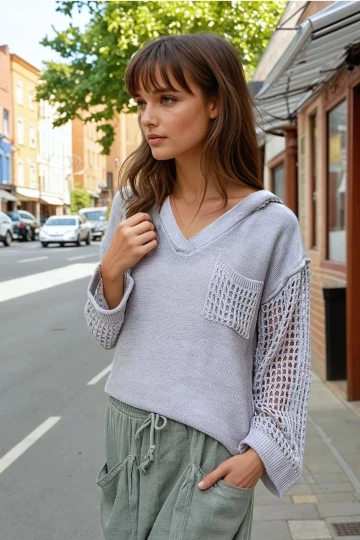 Bej Kapüşonlu, V Yaka, Tek Cep, Ajurlu Kol Detay, Salaş Triko Kazak